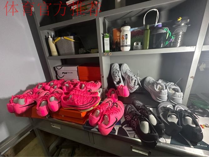 橄榄球场上的篮球灵感，迪格斯上脚定制款Ja3主题钉鞋